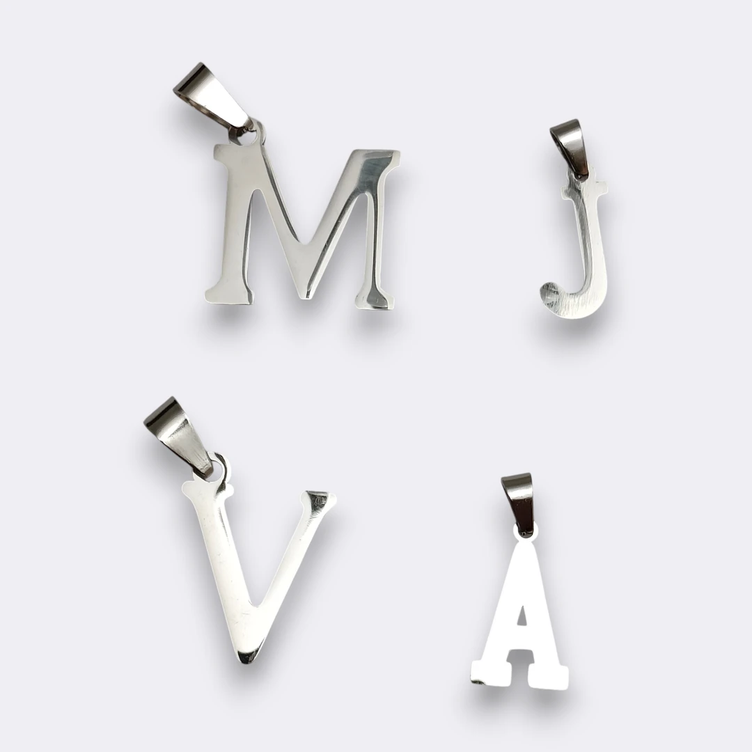 Dije Letras Minimalistas